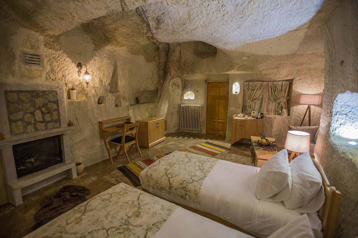 Deluxe Cave Room