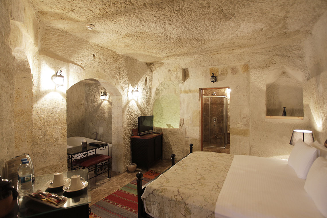 Superior Cave Suite